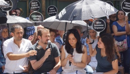 Mikrofona konuşan: İdris Çabuk